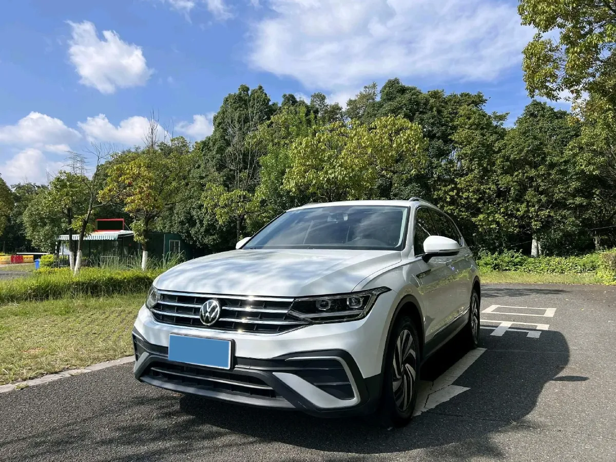 2023 Volkswagen Tiguan L 1.5T 160HP L4 7DCT,autocango,china used car exporter,china ev exporter,chinese used car exporter,chinese used ev exporter