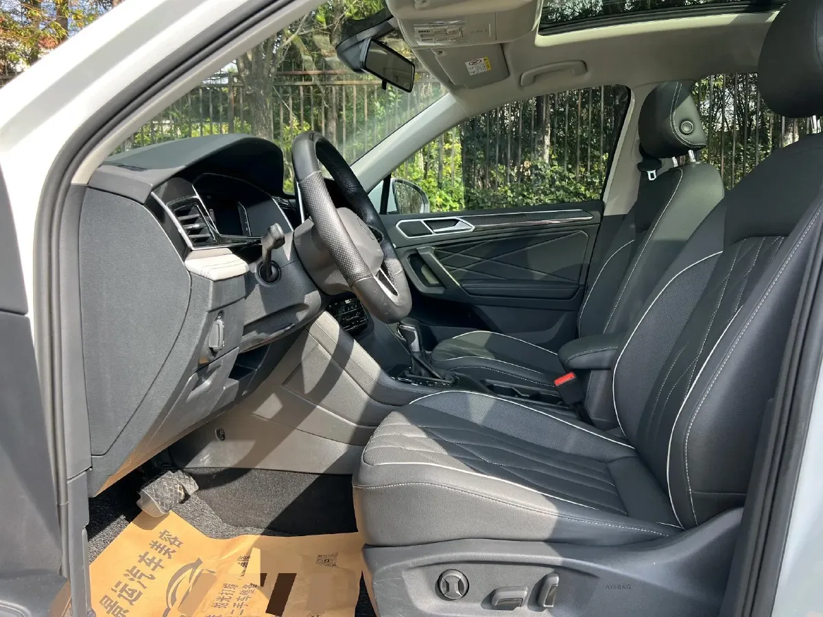 2023 Volkswagen Tiguan L 1.5T 160HP L4 7DCT,autocango,china used car exporter,china ev exporter,chinese used car exporter,chinese used ev exporter
