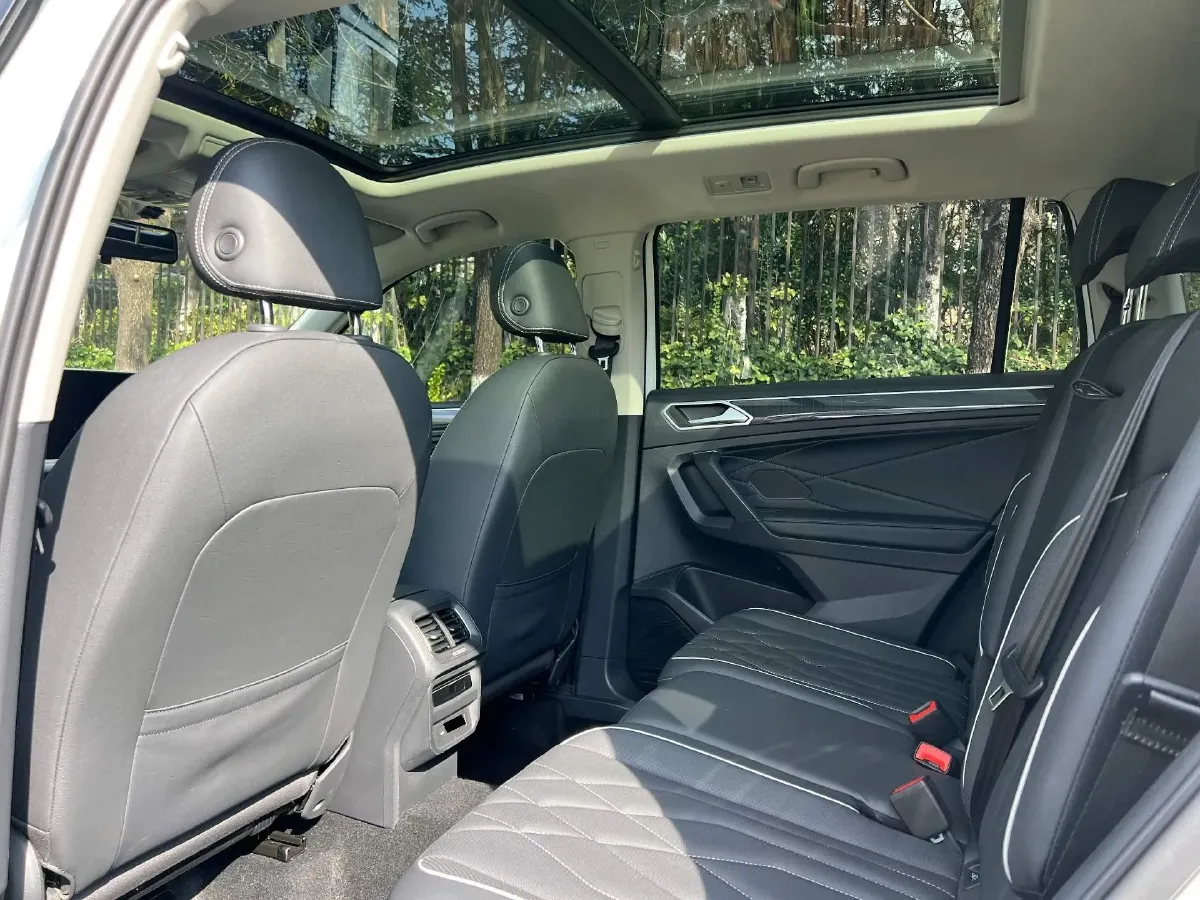 2023 Volkswagen Tiguan L 1.5T 160HP L4 7DCT,autocango,china used car exporter,china ev exporter,chinese used car exporter,chinese used ev exporter