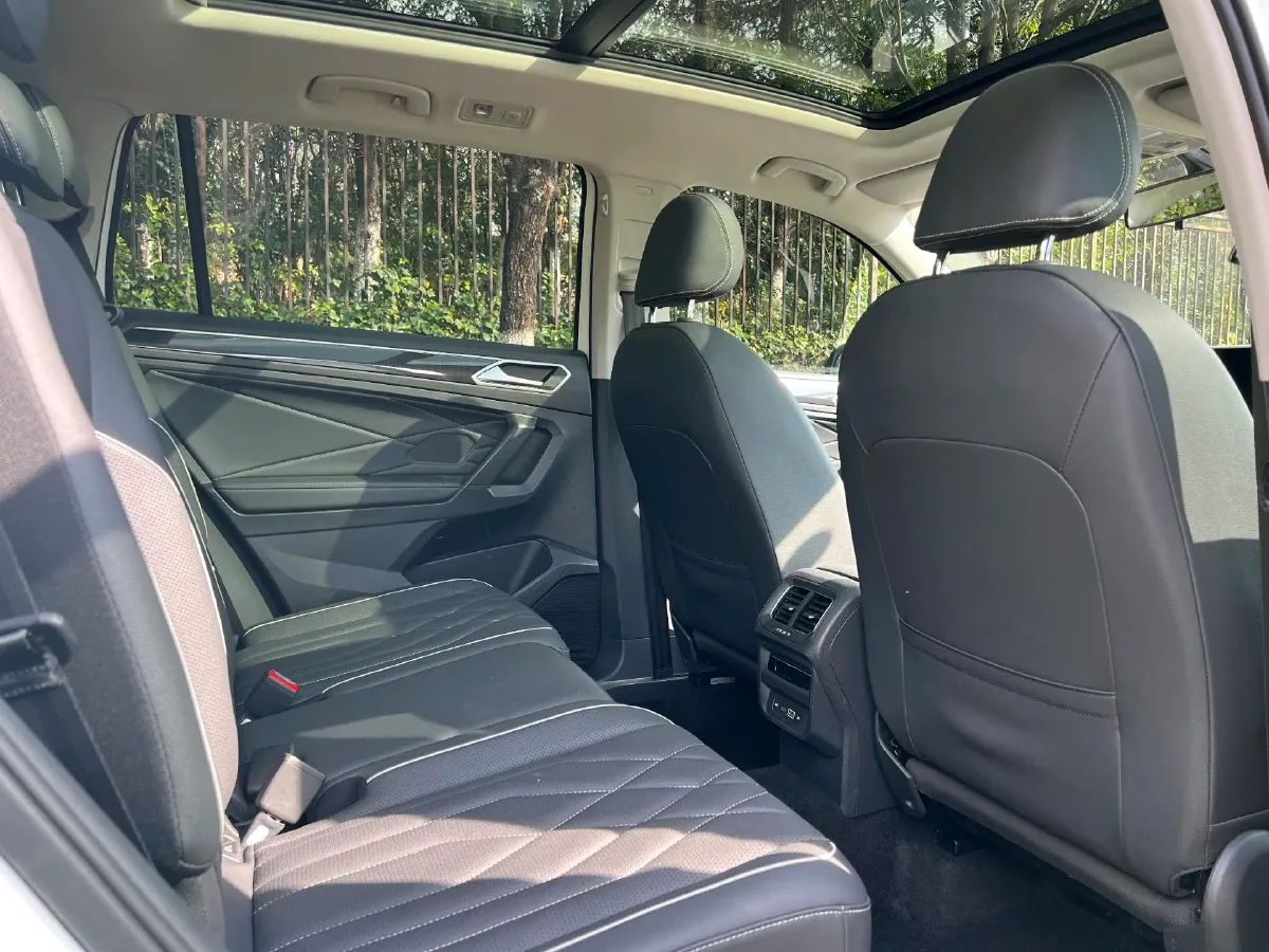 2023 Volkswagen Tiguan L 1.5T 160HP L4 7DCT,autocango,china used car exporter,china ev exporter,chinese used car exporter,chinese used ev exporter