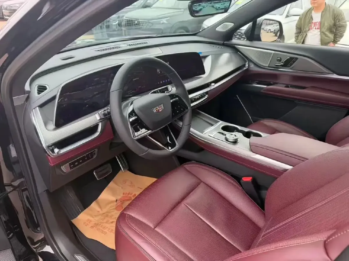 2025 Cadillac XT5 2.0T 237HP L4 9AT,autocango,china used car exporter,china ev exporter,chinese used car exporter,chinese used ev exporter