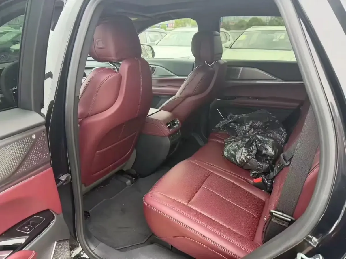 2025 Cadillac XT5 2.0T 237HP L4 9AT,autocango,china used car exporter,china ev exporter,chinese used car exporter,chinese used ev exporter