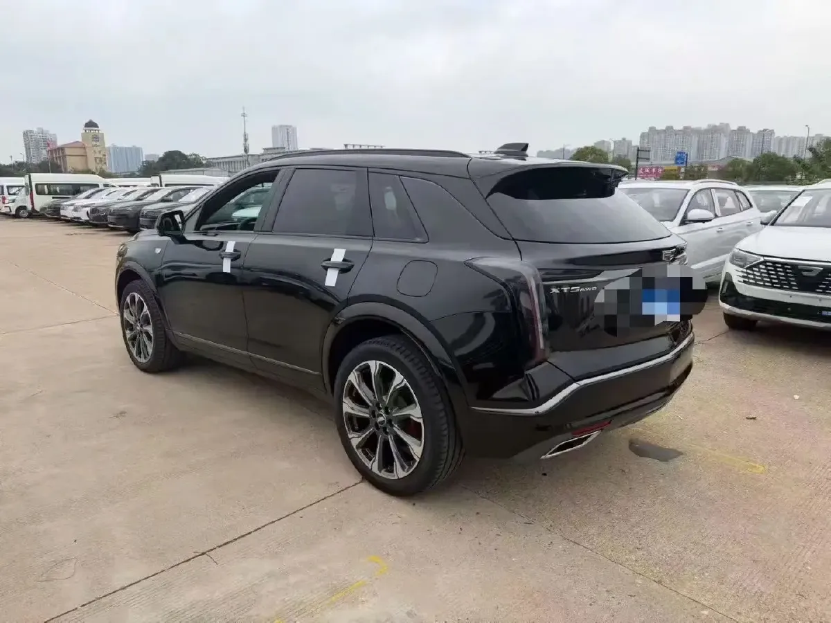 2025 Cadillac XT5 2.0T 237HP L4 9AT,autocango,china used car exporter,china ev exporter,chinese used car exporter,chinese used ev exporter