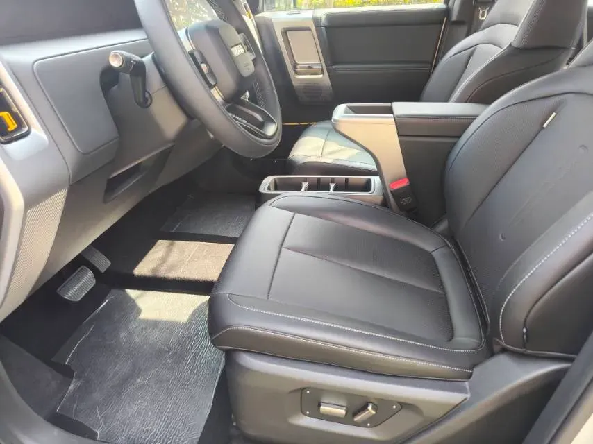 2025 Yufeng Auto Golden Warehouse BEV,autocango,china used car exporter,china ev exporter,chinese used car exporter,chinese used ev exporter