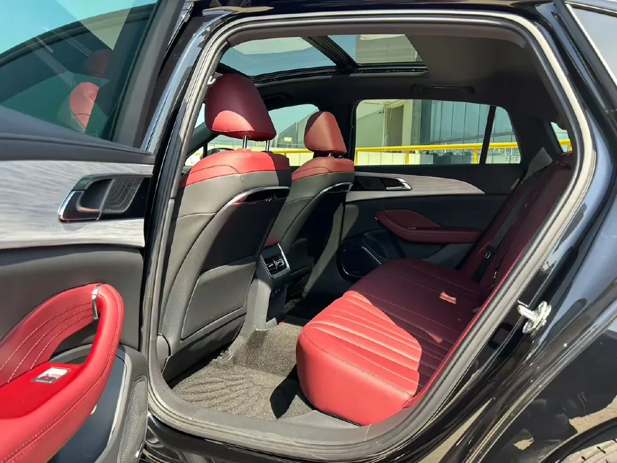 2025 HongQi H5 2.0T 224HP L4 8AT,autocango,china used car exporter,china ev exporter,chinese used car exporter,chinese used ev exporter