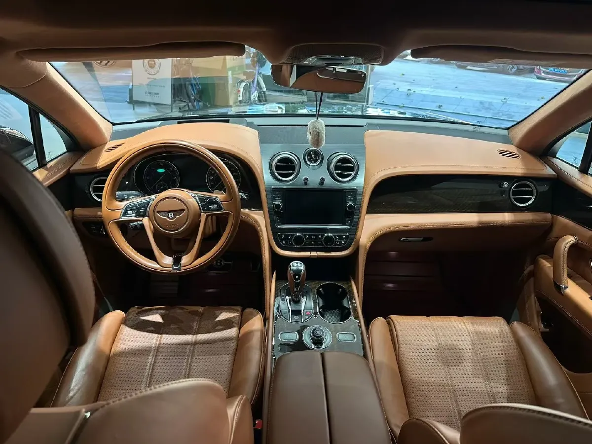 2017 Bentley Bentayga 6.0T 608HP W12 8AT,autocango,china used car exporter,china ev exporter,chinese used car exporter,chinese used ev exporter