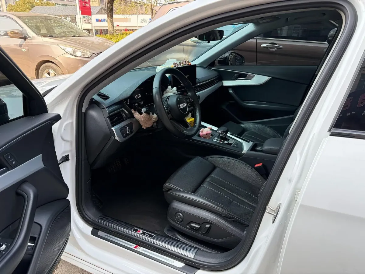 2020 Audi A4L 2.0T 190HP L4 7DCT,autocango,china used car exporter,china ev exporter,chinese used car exporter,chinese used ev exporter