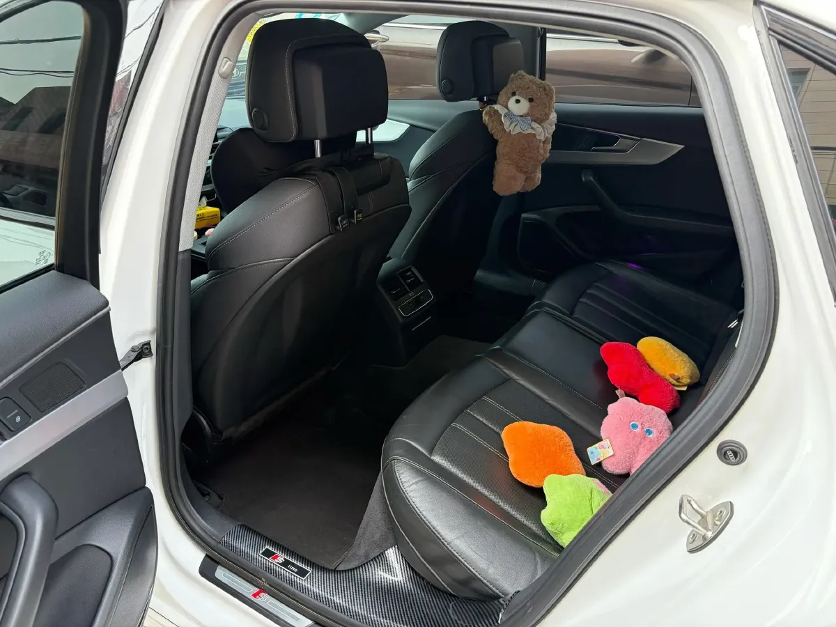 2020 Audi A4L 2.0T 190HP L4 7DCT,autocango,china used car exporter,china ev exporter,chinese used car exporter,chinese used ev exporter