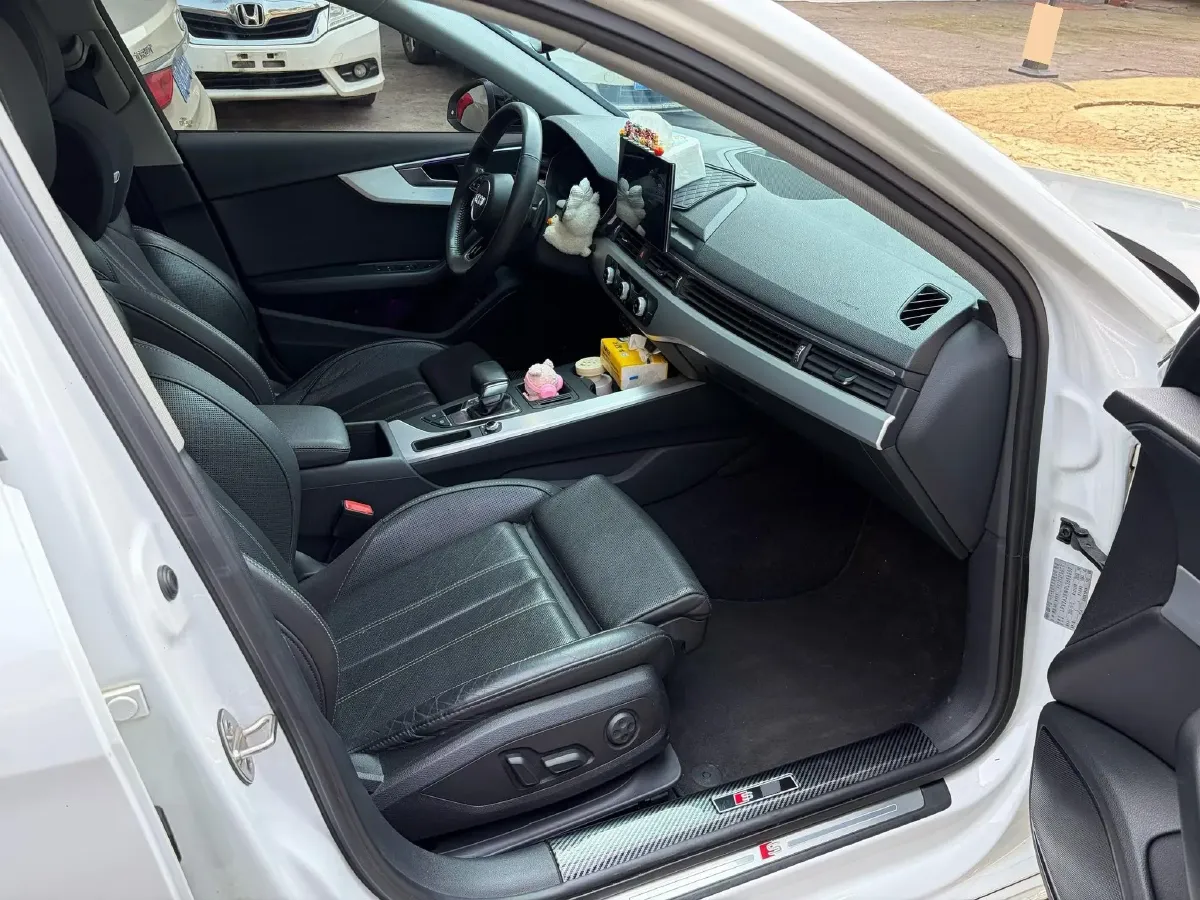 2020 Audi A4L 2.0T 190HP L4 7DCT,autocango,china used car exporter,china ev exporter,chinese used car exporter,chinese used ev exporter