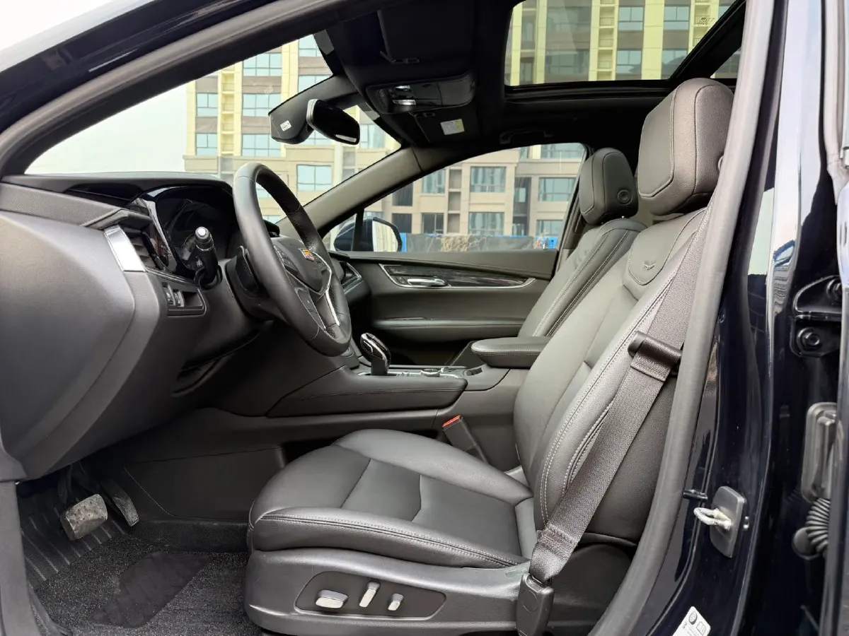 2021 Cadillac XT5 2.0T 237HP L4 9AT,autocango,china used car exporter,china ev exporter,chinese used car exporter,chinese used ev exporter