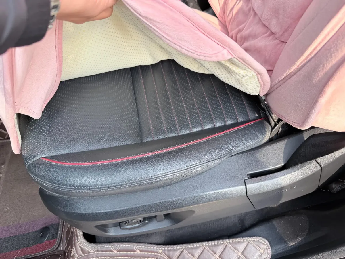 2019 Land Rover Discovery Sport 2.0T 241HP L4 9AT,autocango,china used car exporter,china ev exporter,chinese used car exporter,chinese used ev exporter