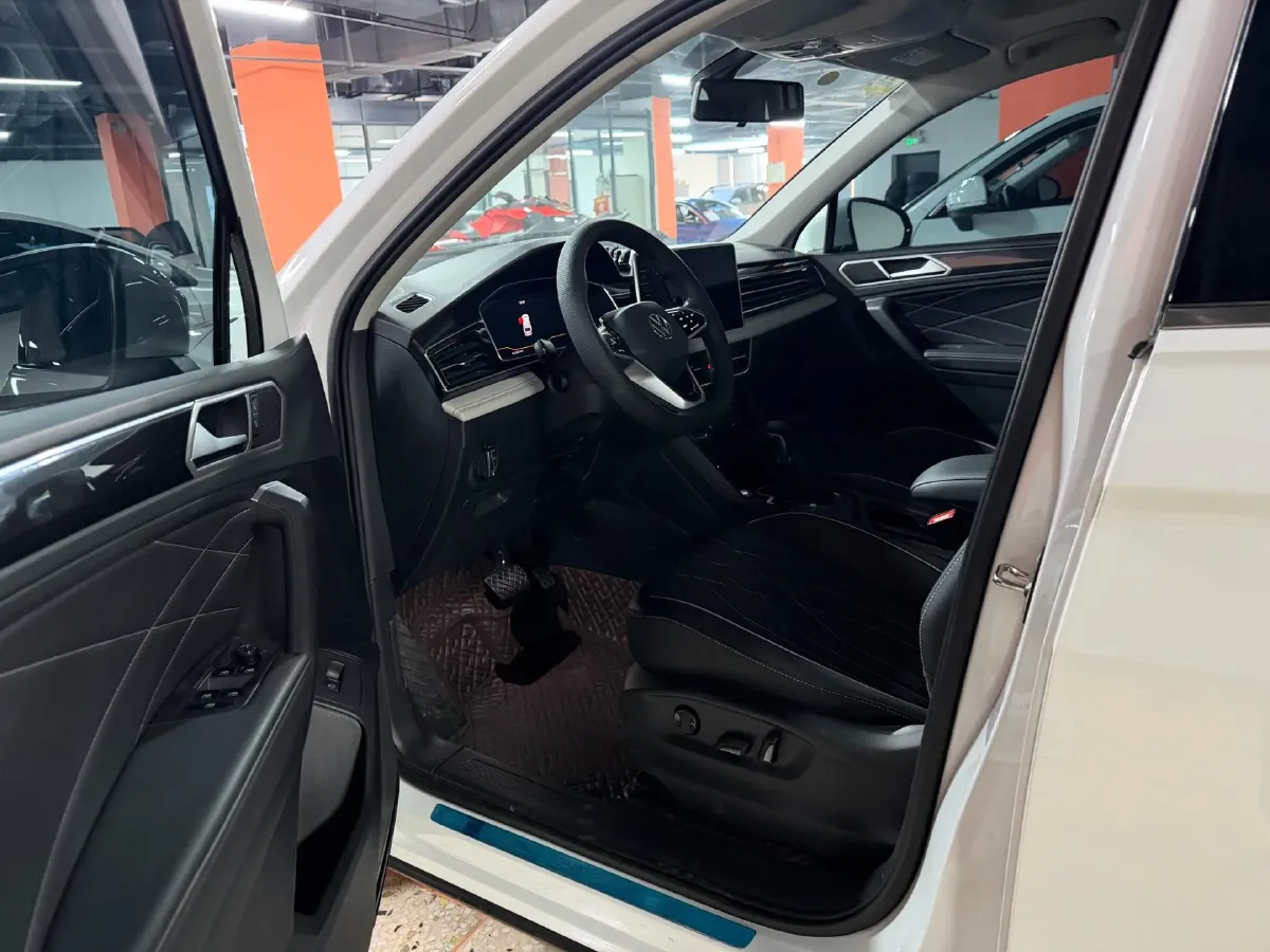 2023 Volkswagen Tiguan L 1.5T 160HP L4 7DCT,autocango,china used car exporter,china ev exporter,chinese used car exporter,chinese used ev exporter