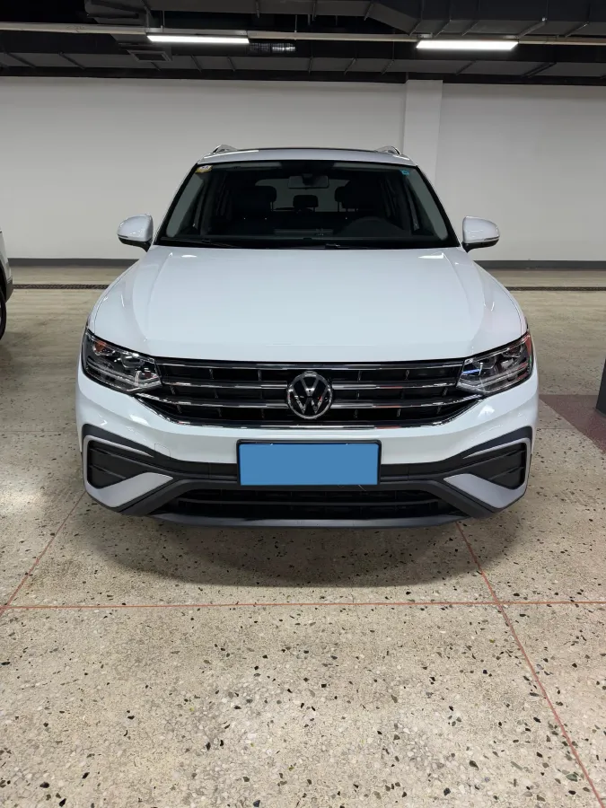 2023 Volkswagen Tiguan L 1.5T 160HP L4 7DCT,autocango,china used car exporter,china ev exporter,chinese used car exporter,chinese used ev exporter