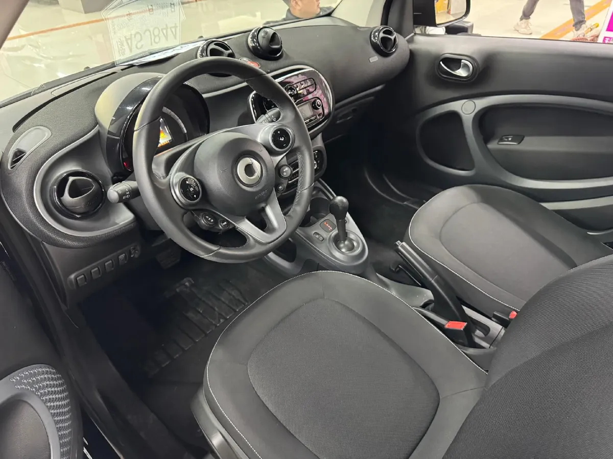 2019 Smart smart fortwo 0.9T 90HP L3 6DCT,autocango,china used car exporter,china ev exporter,chinese used car exporter,chinese used ev exporter