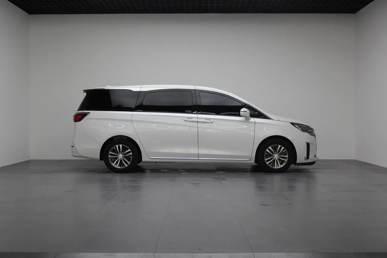 2023 Buick GL8 2.0T 237HP L4 9AT,autocango,china used car exporter,china ev exporter,chinese used car exporter,chinese used ev exporter