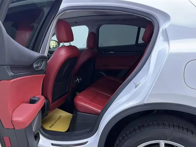 2017 Alfa Romeo Stelvio 2.0T 280HP L4 8AT,autocango,china used car exporter,china ev exporter,chinese used car exporter,chinese used ev exporter