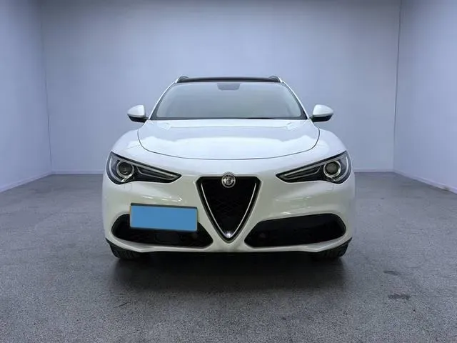 2017 Alfa Romeo Stelvio 2.0T 280HP L4 8AT,autocango,china used car exporter,china ev exporter,chinese used car exporter,chinese used ev exporter