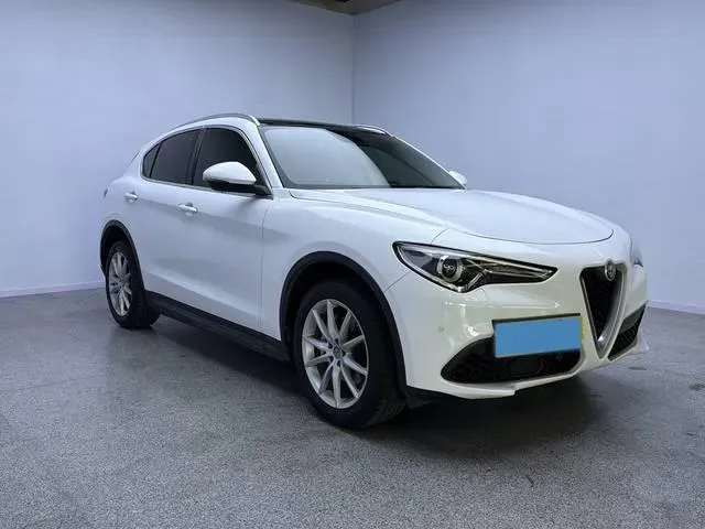 2017 Alfa Romeo Stelvio 2.0T 280HP L4 8AT,autocango,china used car exporter,china ev exporter,chinese used car exporter,chinese used ev exporter
