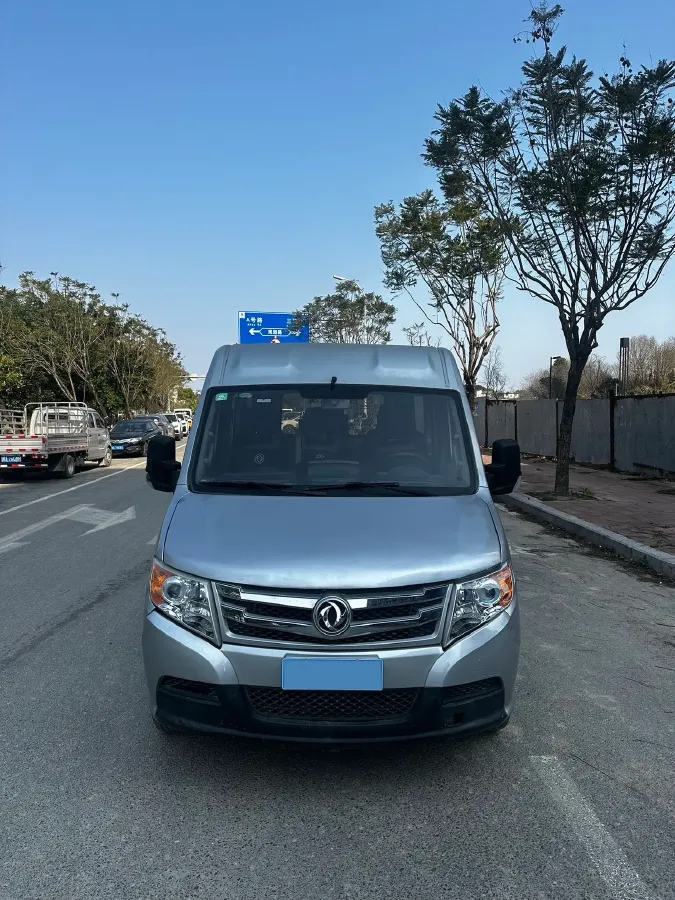 2019 MAXUS XinTu V80 2.5T 136HP L4 6MT,autocango,china used car exporter,china ev exporter,chinese used car exporter,chinese used ev exporter