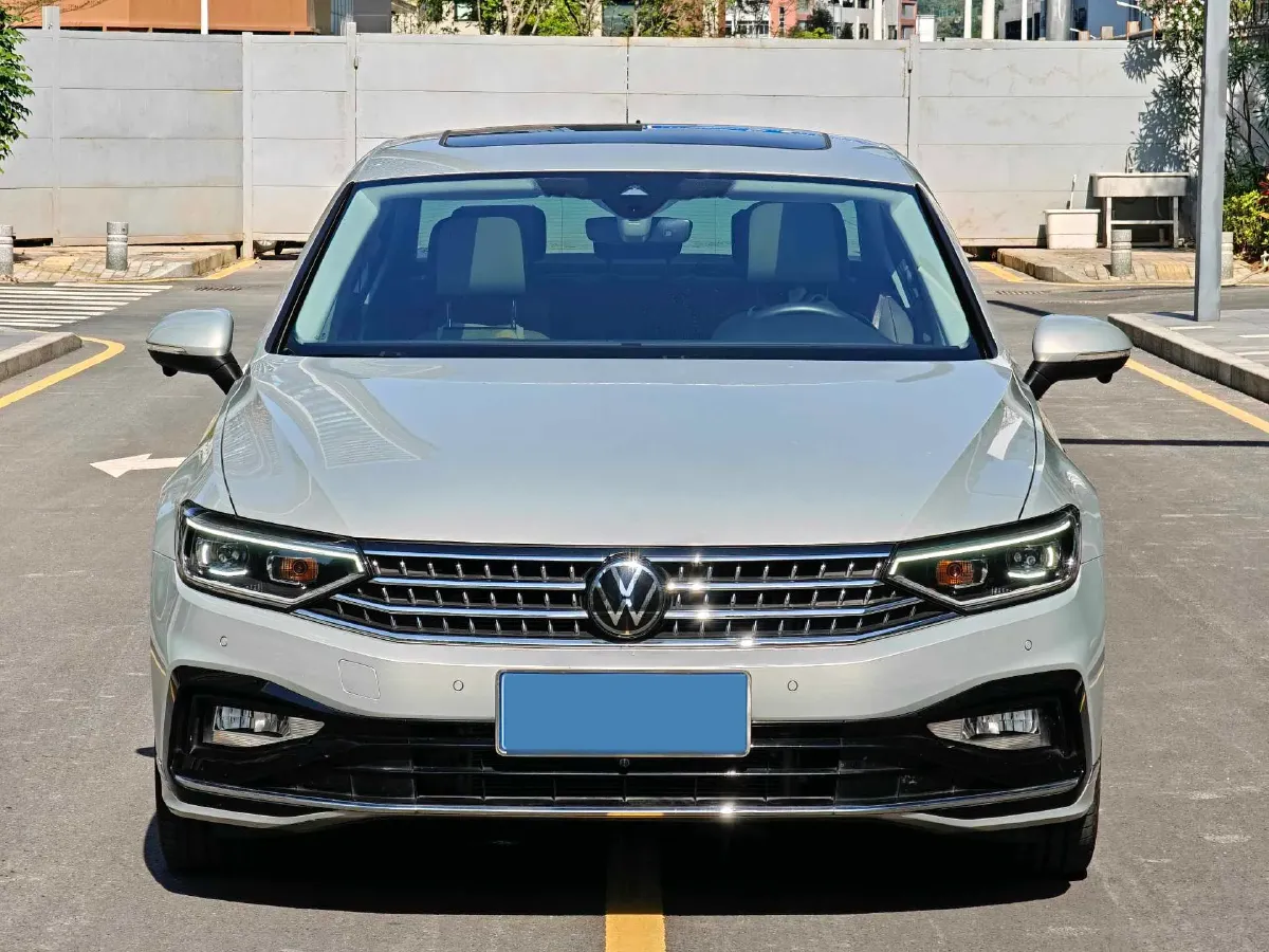 2023 Volkswagen Magotan 2.0T 186HP L4 7DCT,autocango,china used car exporter,china ev exporter,chinese used car exporter,chinese used ev exporter