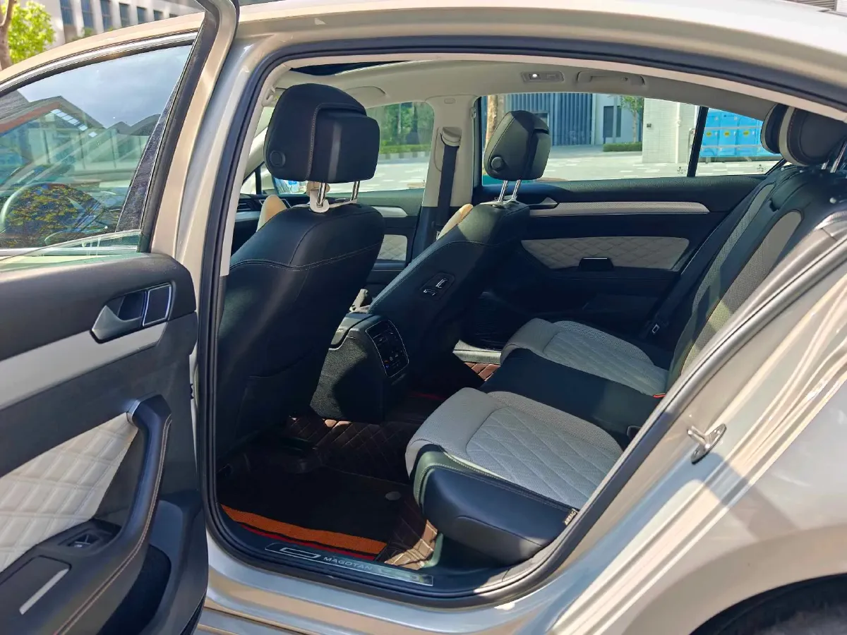 2023 Volkswagen Magotan 2.0T 186HP L4 7DCT,autocango,china used car exporter,china ev exporter,chinese used car exporter,chinese used ev exporter