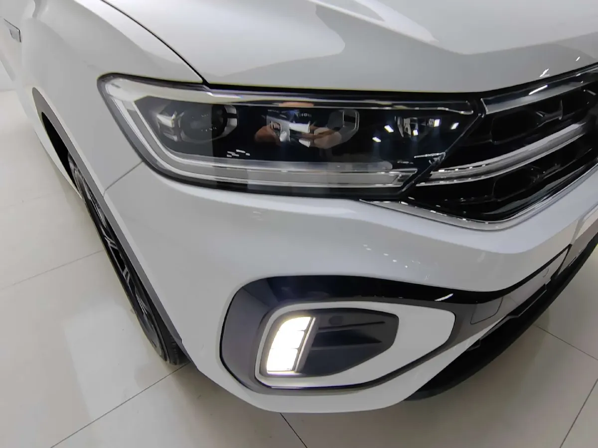 2023 Volkswagen T-Roc 1.5T 160HP L4 7DCT,autocango,china used car exporter,china ev exporter,chinese used car exporter,chinese used ev exporter