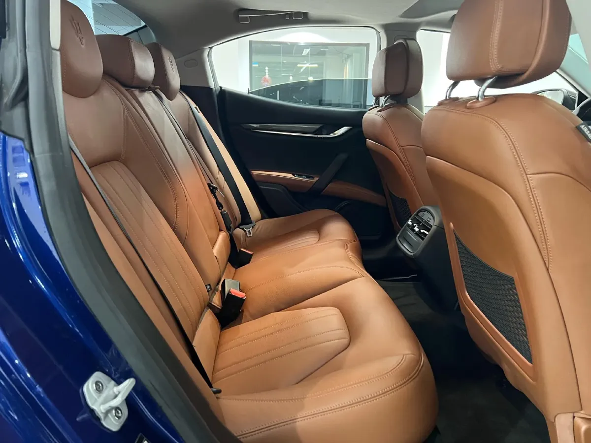 2021 Maserati Ghibli 2.0T 330HP L4 8AT,autocango,china used car exporter,china ev exporter,chinese used car exporter,chinese used ev exporter