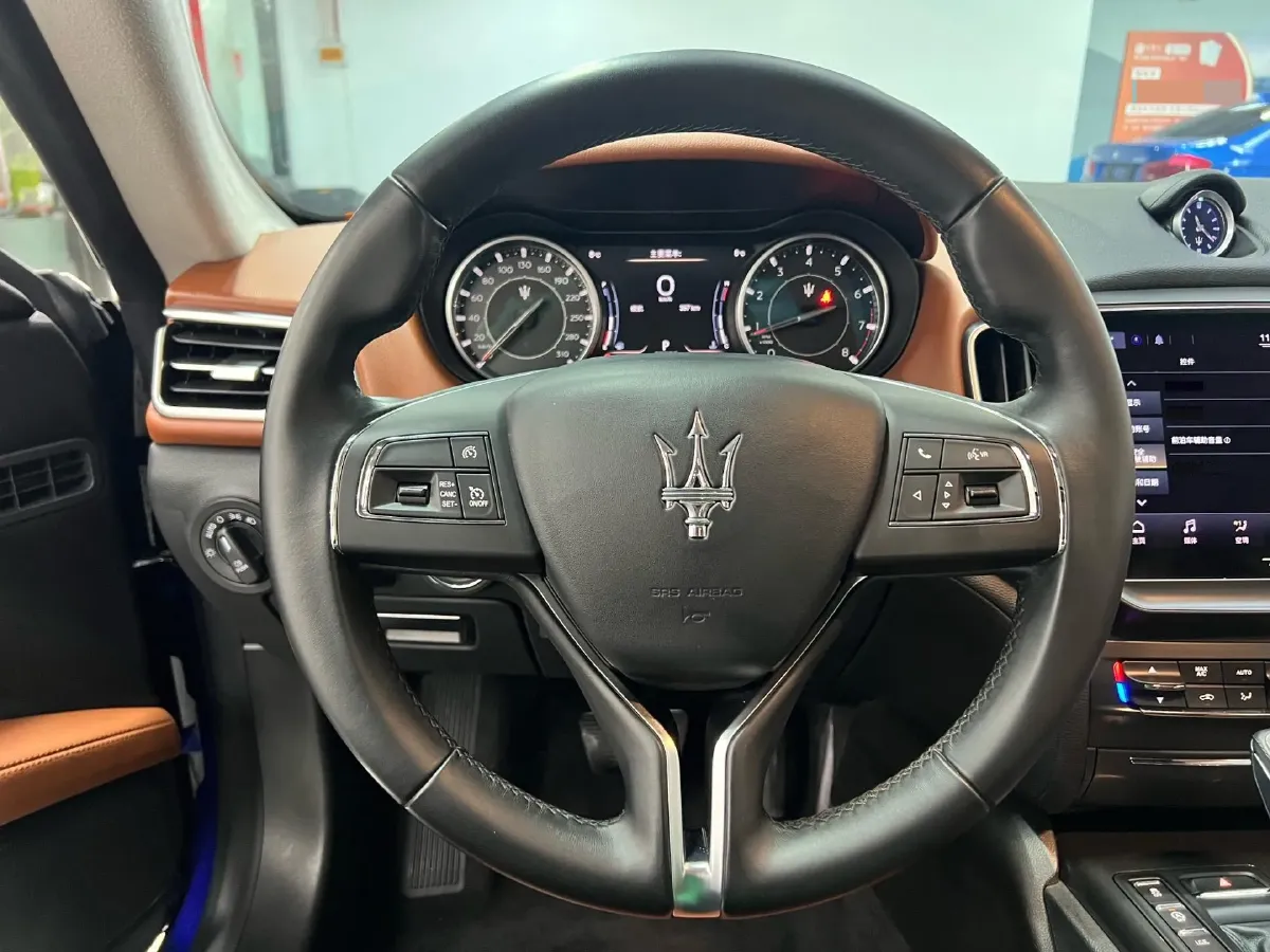 2021 Maserati Ghibli 2.0T 330HP L4 8AT,autocango,china used car exporter,china ev exporter,chinese used car exporter,chinese used ev exporter