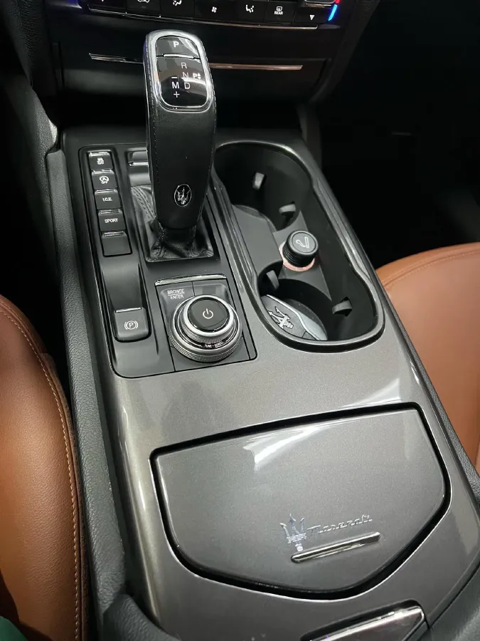 2021 Maserati Ghibli 2.0T 330HP L4 8AT,autocango,china used car exporter,china ev exporter,chinese used car exporter,chinese used ev exporter