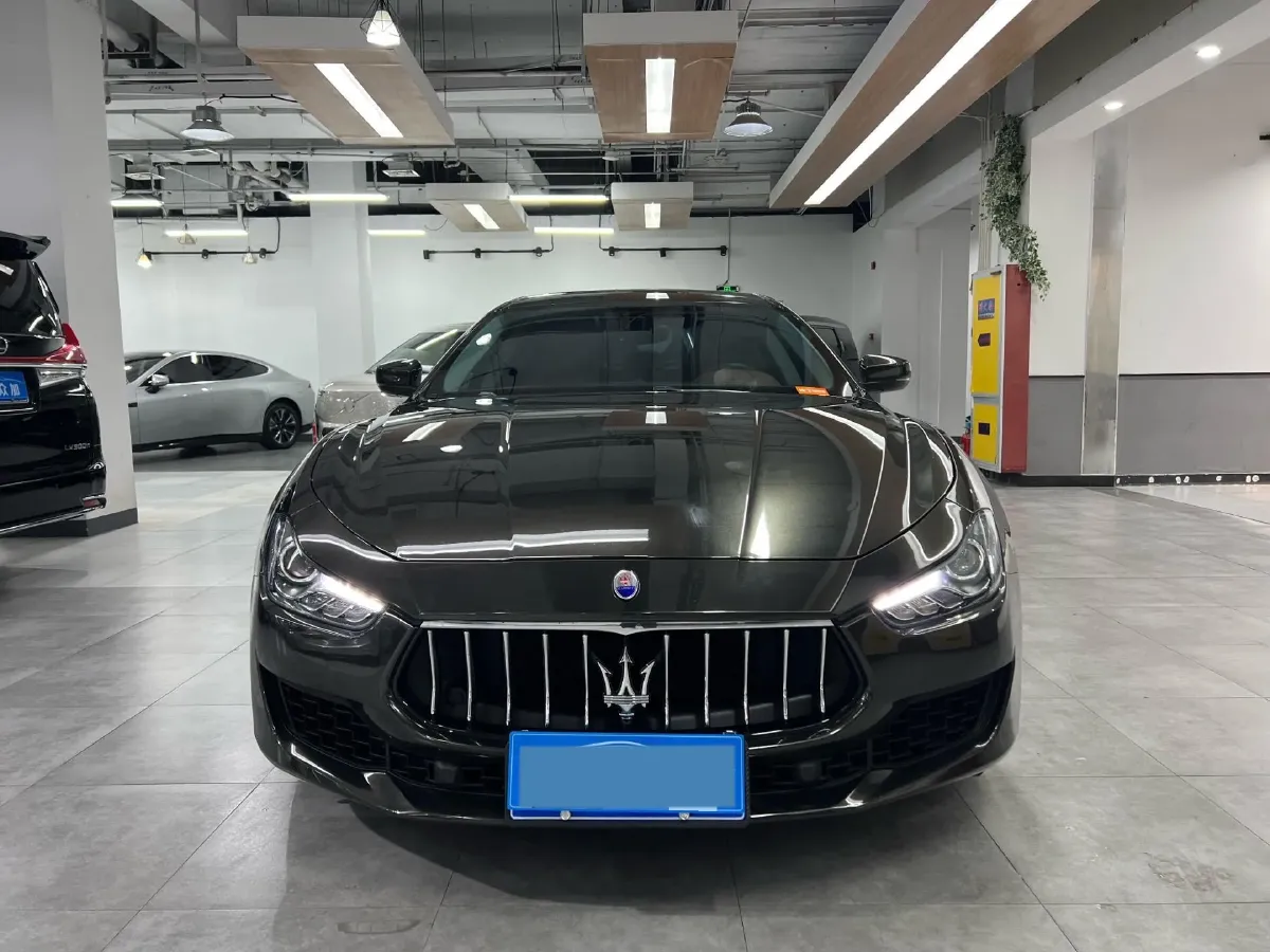 2021 Maserati Ghibli 2.0T 330HP L4 8AT,autocango,china used car exporter,china ev exporter,chinese used car exporter,chinese used ev exporter