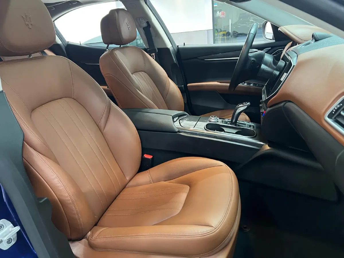 2021 Maserati Ghibli 2.0T 330HP L4 8AT,autocango,china used car exporter,china ev exporter,chinese used car exporter,chinese used ev exporter