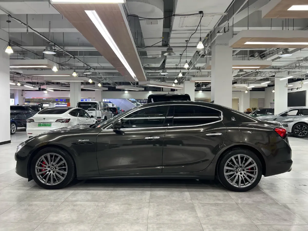 2021 Maserati Ghibli 2.0T 330HP L4 8AT,autocango,china used car exporter,china ev exporter,chinese used car exporter,chinese used ev exporter