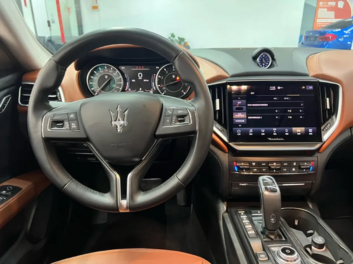 2021 Maserati Ghibli 2.0T 330HP L4 8AT,autocango,china used car exporter,china ev exporter,chinese used car exporter,chinese used ev exporter