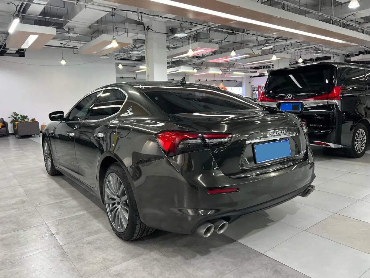 2021 Maserati Ghibli 2.0T 330HP L4 8AT,autocango,china used car exporter,china ev exporter,chinese used car exporter,chinese used ev exporter
