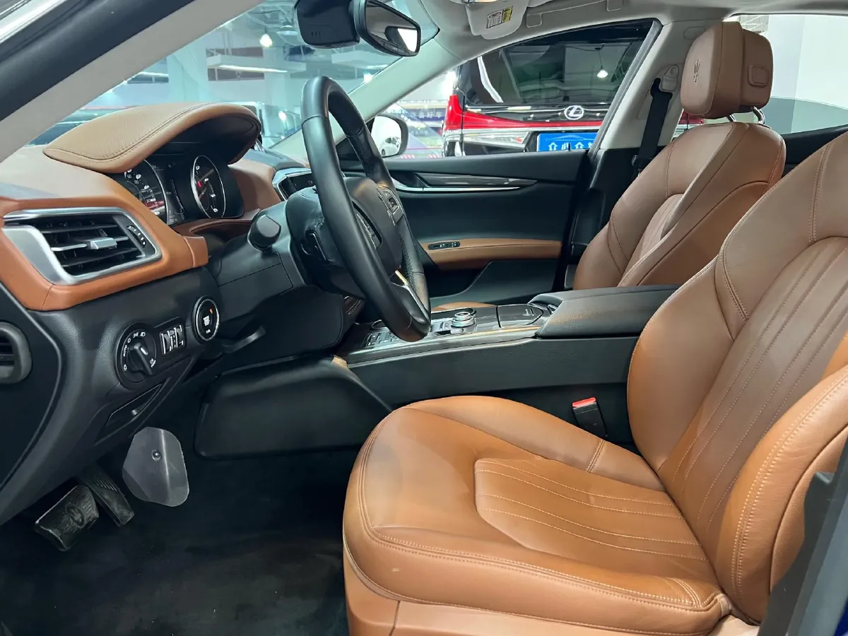 2021 Maserati Ghibli 2.0T 330HP L4 8AT,autocango,china used car exporter,china ev exporter,chinese used car exporter,chinese used ev exporter