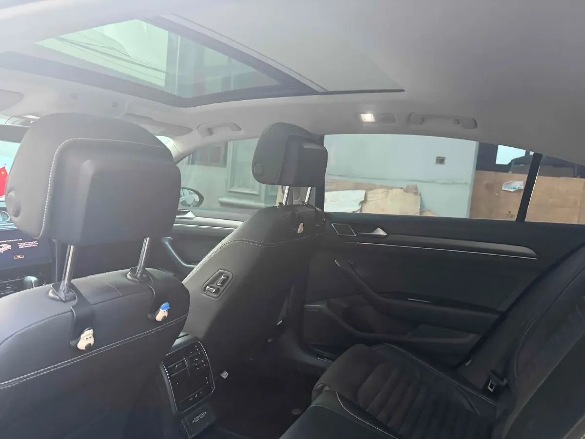 2020 Volkswagen Magotan 2.0T 186HP L4 7DCT,autocango,china used car exporter,china ev exporter,chinese used car exporter,chinese used ev exporter