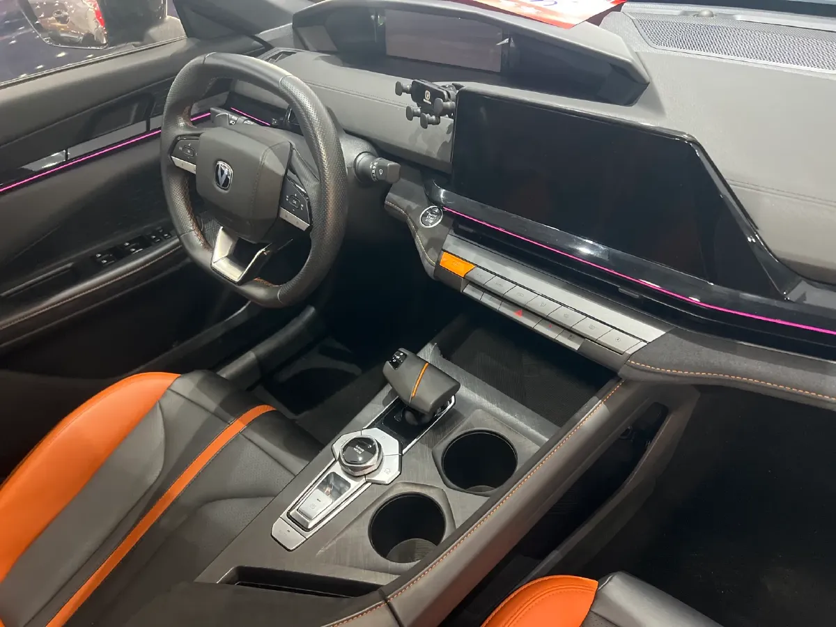 2024 ChangAn UNI-V 1.5T 188HP L4 7DCT,autocango,china used car exporter,china ev exporter,chinese used car exporter,chinese used ev exporter