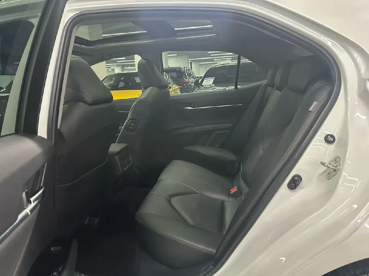 2021 Toyota Camry 2.5L 209HP L4 8AT,autocango,china used car exporter,china ev exporter,chinese used car exporter,chinese used ev exporter