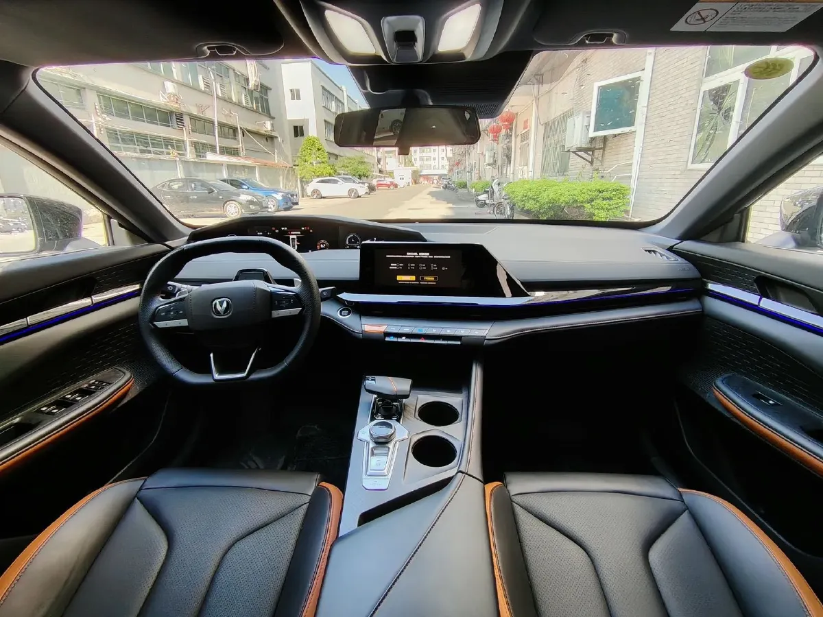 2024 ChangAn UNI-V 1.5T 188HP L4 7DCT,autocango,china used car exporter,china ev exporter,chinese used car exporter,chinese used ev exporter