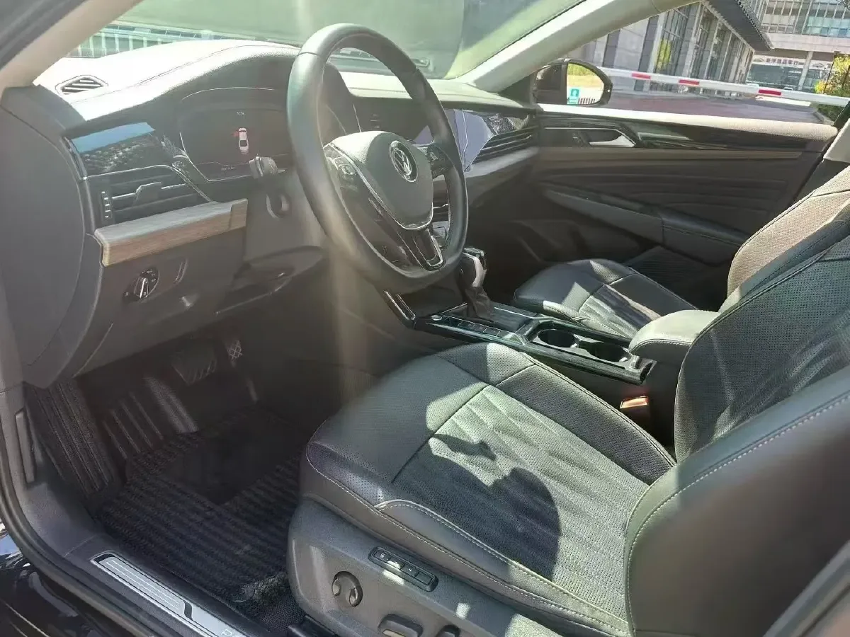 2021 Volkswagen Passat 2.0T 220HP L4 7DCT,autocango,china used car exporter,china ev exporter,chinese used car exporter,chinese used ev exporter