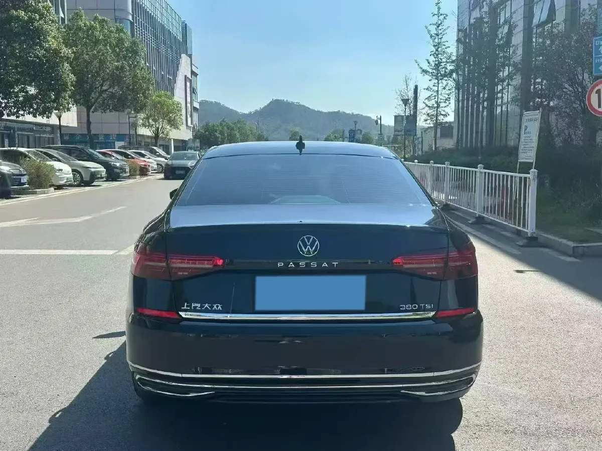 2021 Volkswagen Passat 2.0T 220HP L4 7DCT,autocango,china used car exporter,china ev exporter,chinese used car exporter,chinese used ev exporter