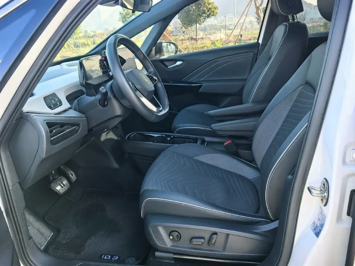 2024 Volkswagen ID.3 BEV 52.8KWH,autocango,china used car exporter,china ev exporter,chinese used car exporter,chinese used ev exporter