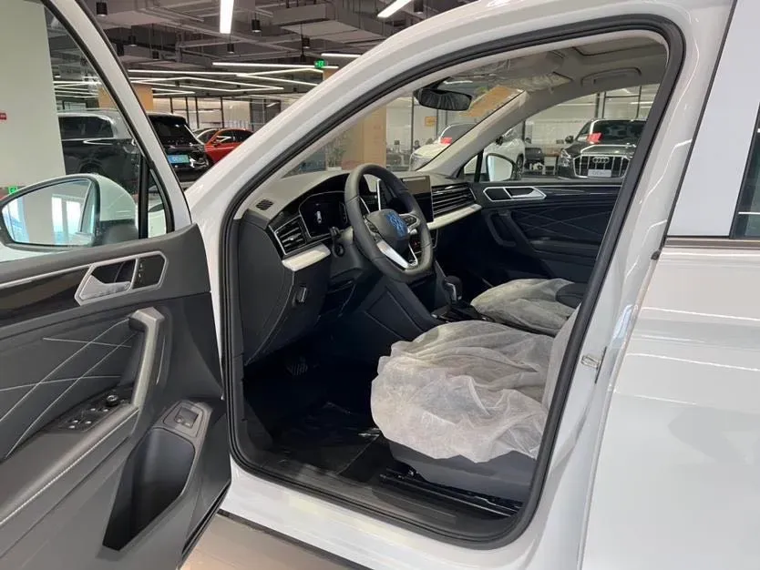2023 Volkswagen Tiguan L 1.4T 150HP L4 6DCT PHEV 13KWH,autocango,china used car exporter,china ev exporter,chinese used car exporter,chinese used ev exporter