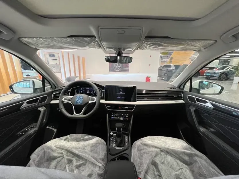 2023 Volkswagen Tiguan L 1.4T 150HP L4 6DCT PHEV 13KWH,autocango,china used car exporter,china ev exporter,chinese used car exporter,chinese used ev exporter