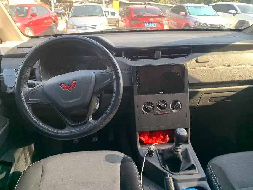 2020 BaoJun RC-5 1.5L 99HP L4 6MT,autocango,china used car exporter,china ev exporter,chinese used car exporter,chinese used ev exporter