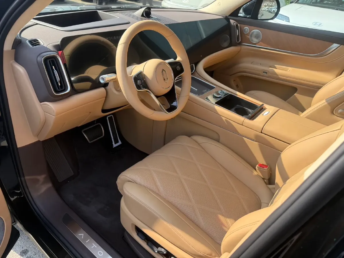 2025 AITO AITO M9 REEV 160HP REEV 52KWH,autocango,china used car exporter,china ev exporter,chinese used car exporter,chinese used ev exporter