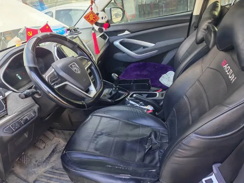 2020 BaoJun 530 1.5T 147HP L4 6MT,autocango,china used car exporter,china ev exporter,chinese used car exporter,chinese used ev exporter