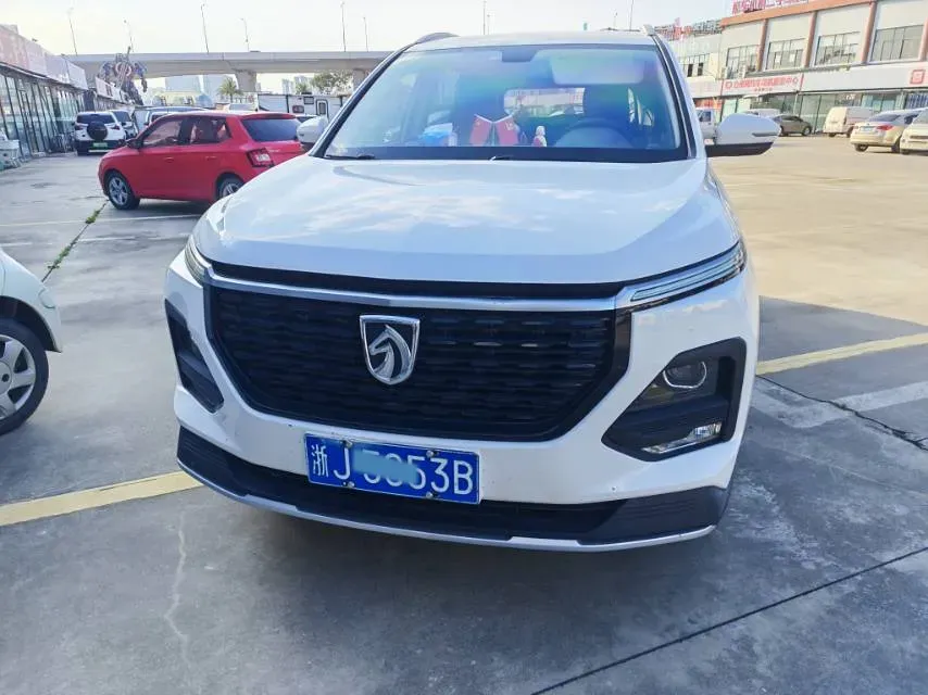 2020 BaoJun 530 1.5T 147HP L4 6MT,autocango,china used car exporter,china ev exporter,chinese used car exporter,chinese used ev exporter