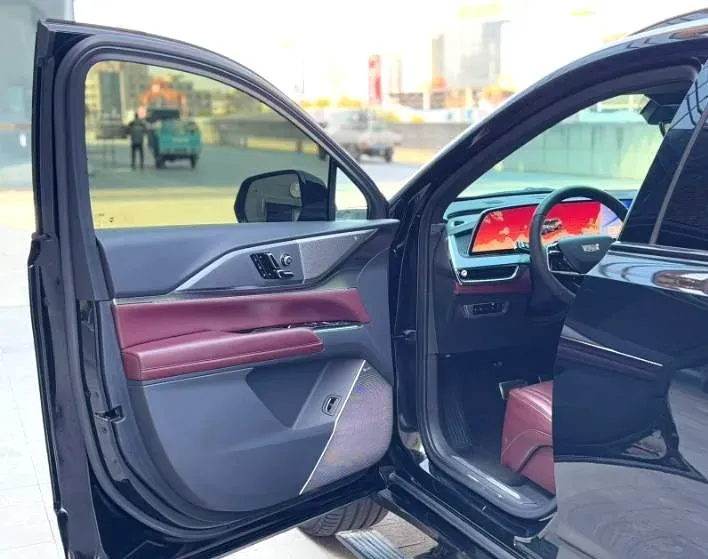 2025 Cadillac XT5 2.0T 237HP L4 9AT,autocango,china used car exporter,china ev exporter,chinese used car exporter,chinese used ev exporter