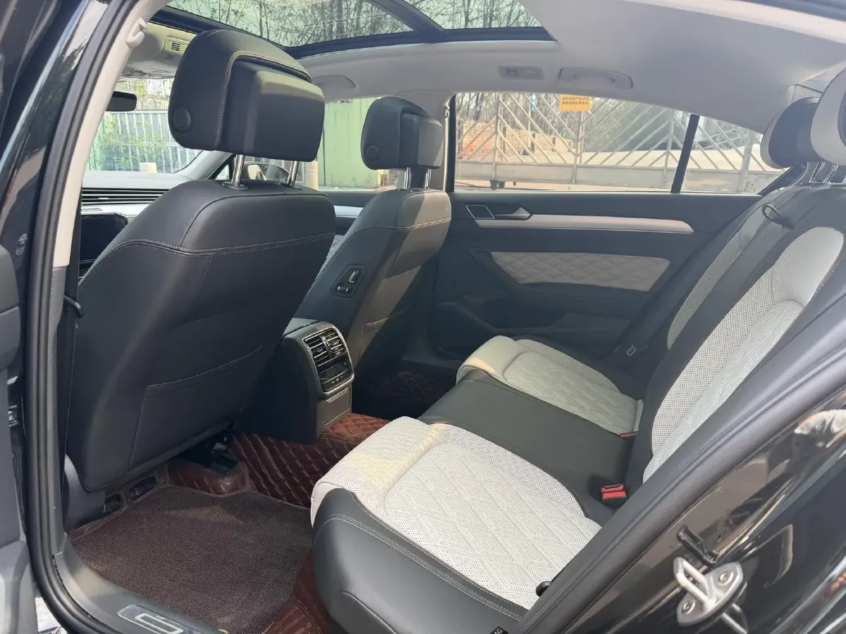 2025 Volkswagen Magotan 2.0T 186HP L4 7DCT,autocango,china used car exporter,china ev exporter,chinese used car exporter,chinese used ev exporter